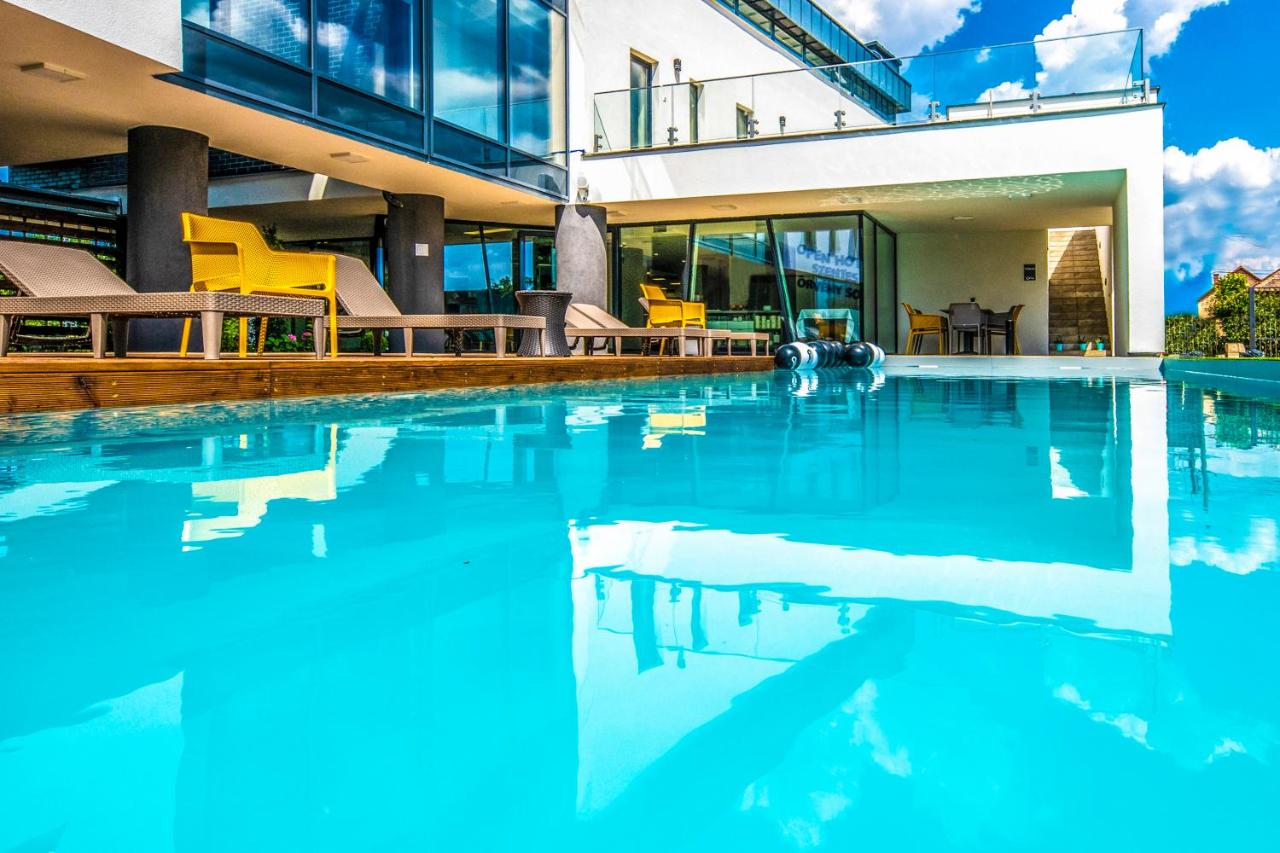 Heated swimming pool: Open Hotel Szentes