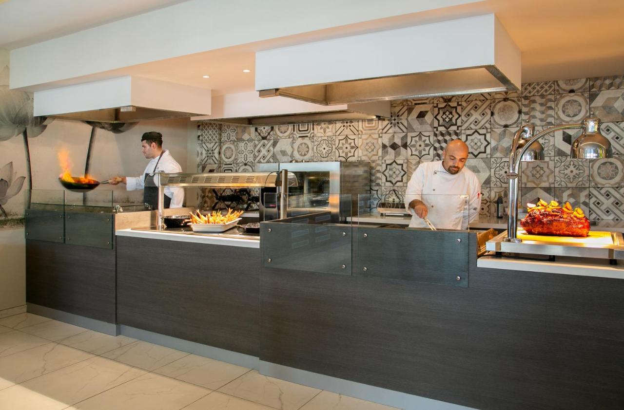 Vangelis Hotel & Suites photo