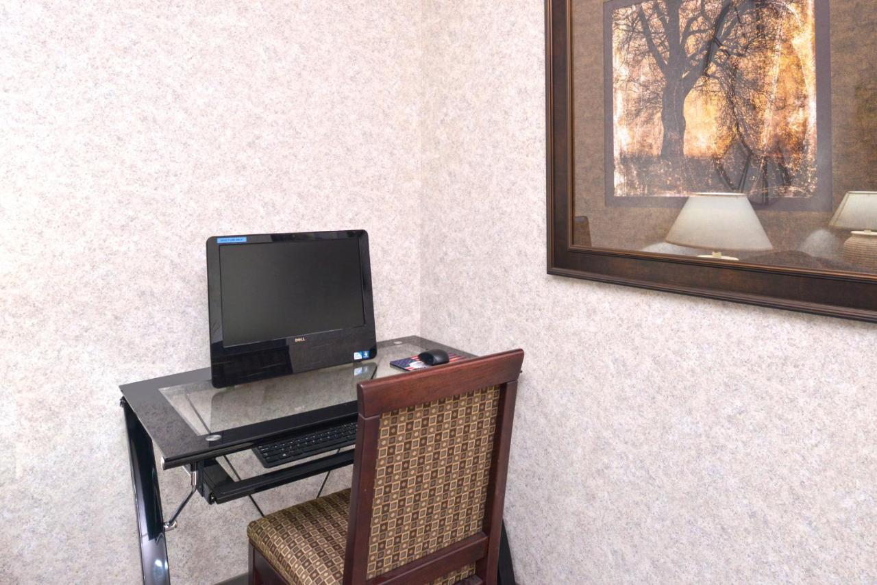Americas Best Value Inn & Suites Maryville — photo 23