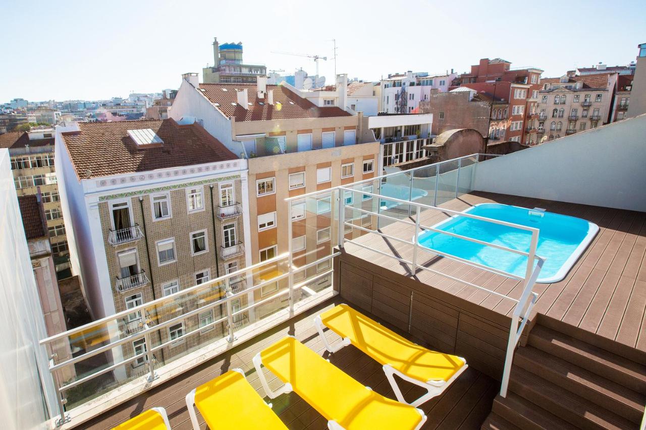 Rooftop swimming pool: Hotel 3K Madrid