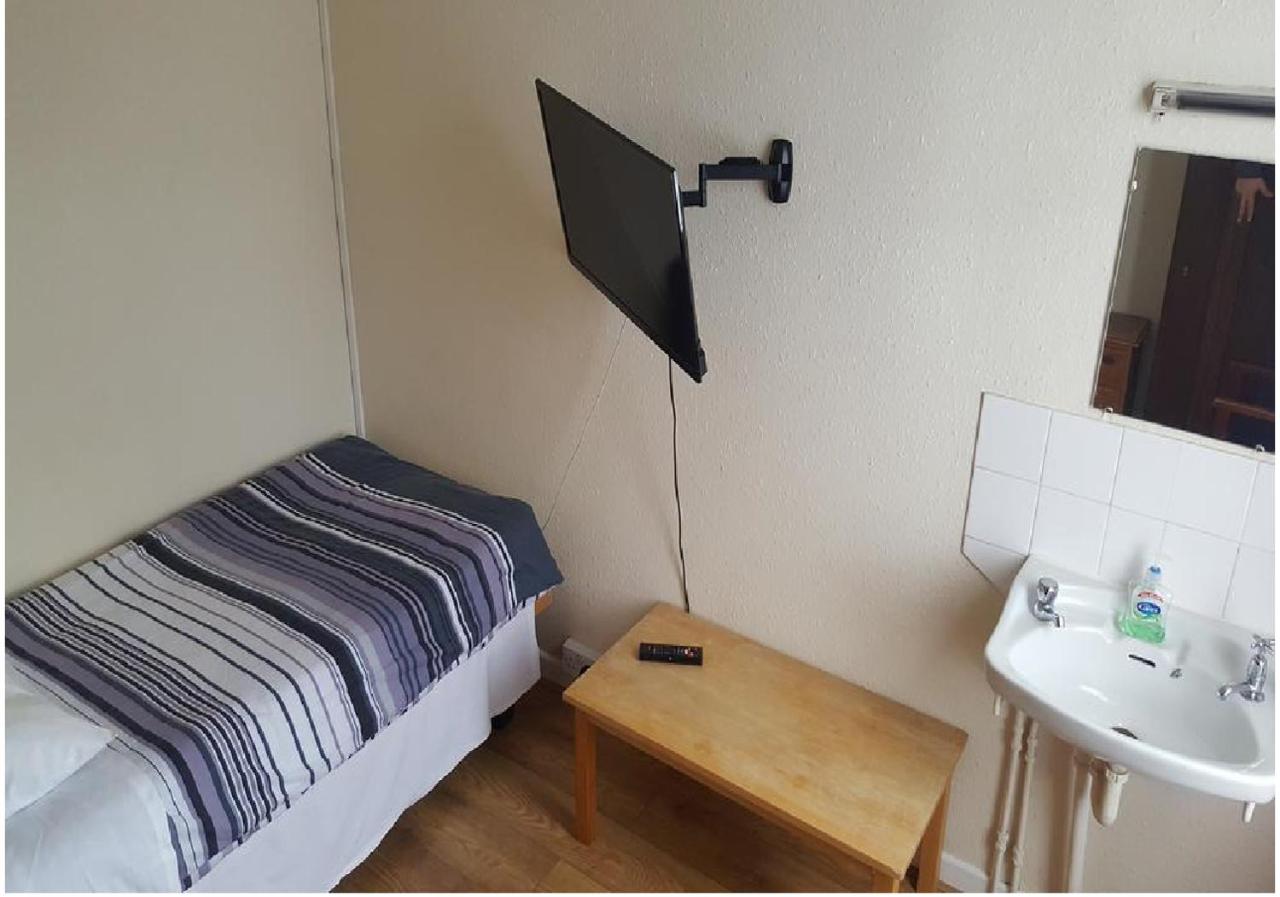 Basic Single Room with Shared Bathroom