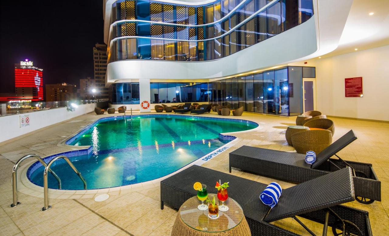 Arch Hotel photo