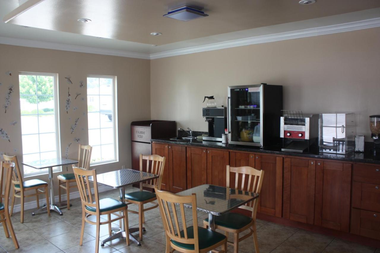 Deluxe Inn — photo 4