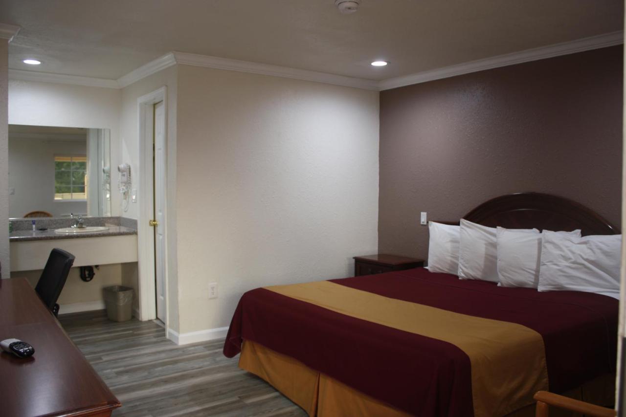 Deluxe Inn — photo 2