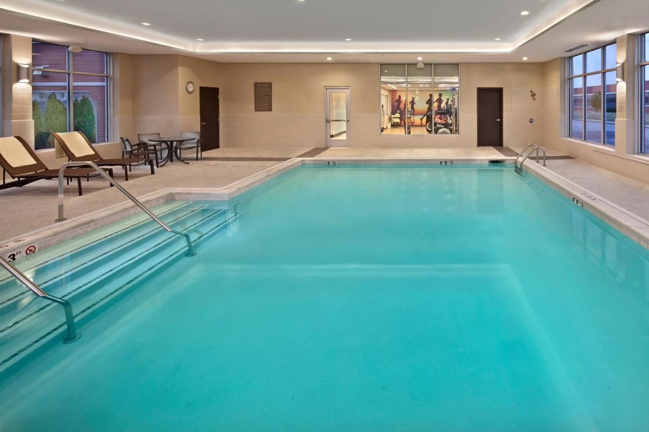 Heated swimming pool: Hyatt Place Warwick/Providence Airport