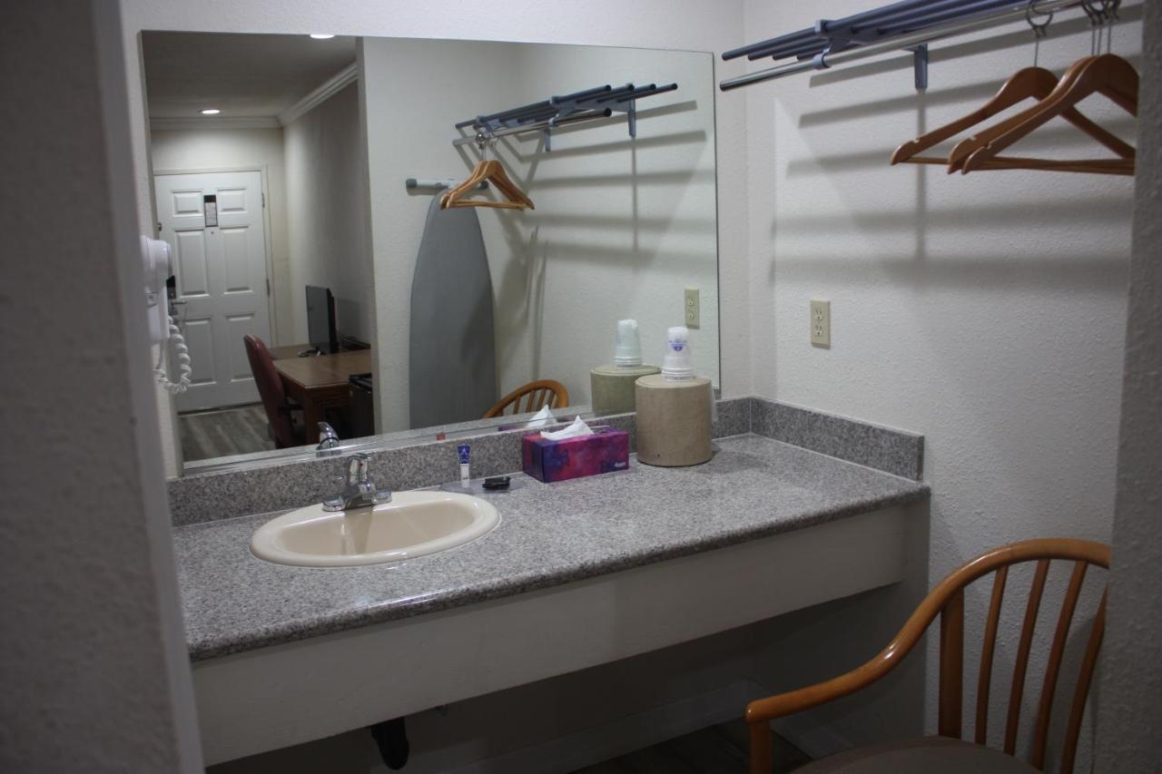 Deluxe Inn — photo 3