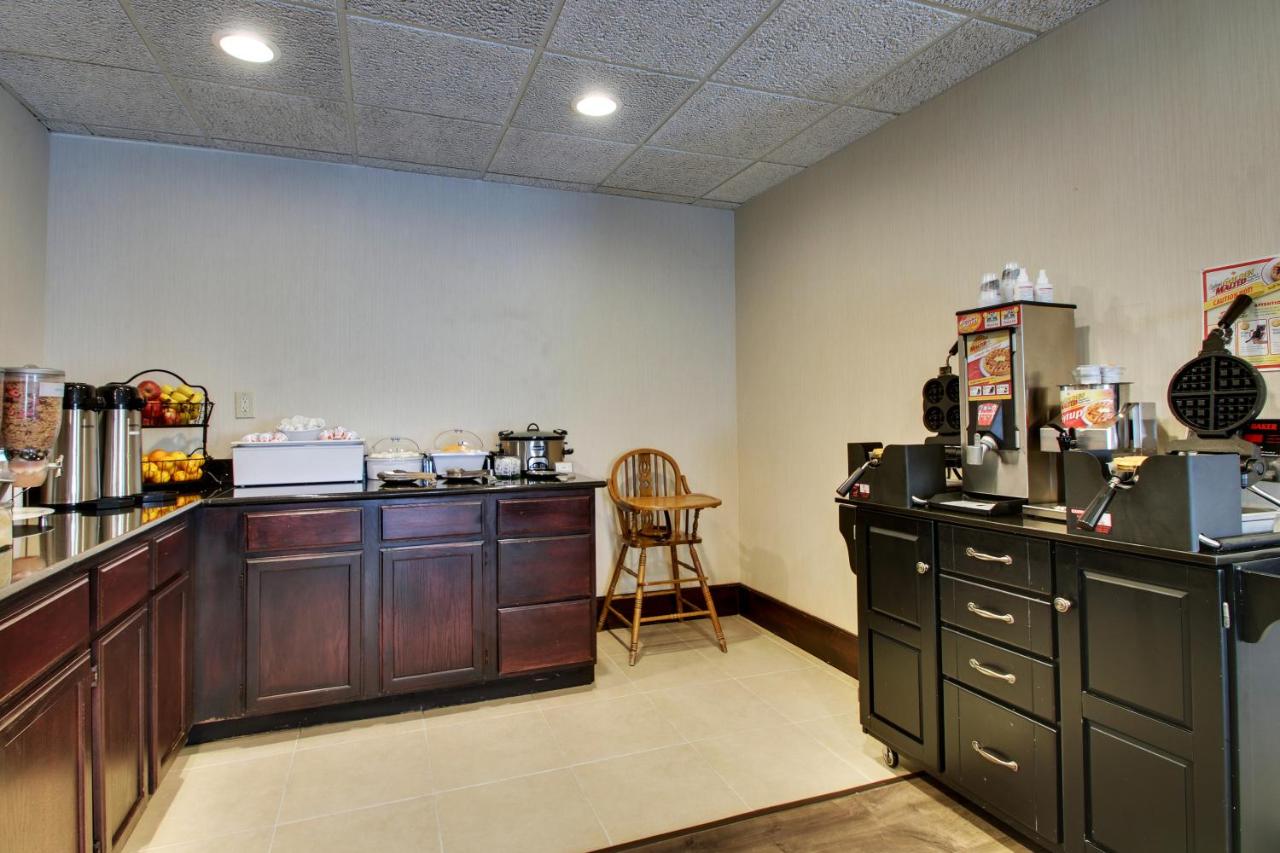 Greenfield Inn & Suites Owensboro, KY Airport — photo 16
