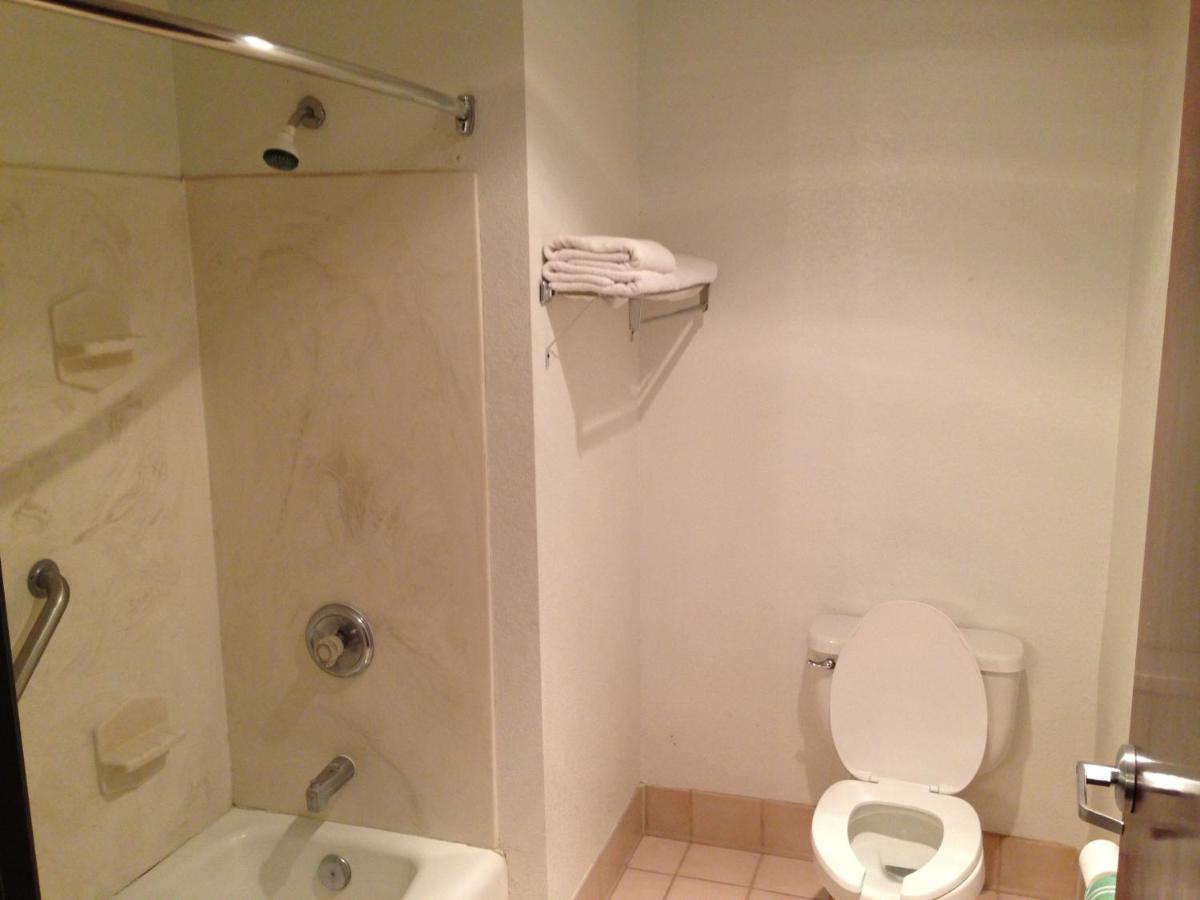 Brentwood Inn & Suites — photo 19