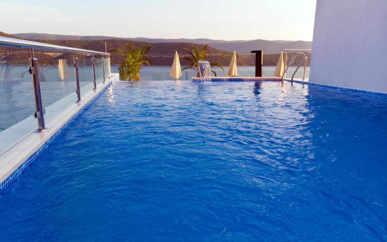Rooftop swimming pool: Hotel Nova
