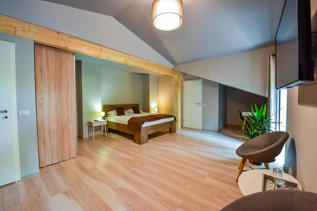 Resort Village Arsenal Park Transilvania OrÄƒstie Romania Booking Com