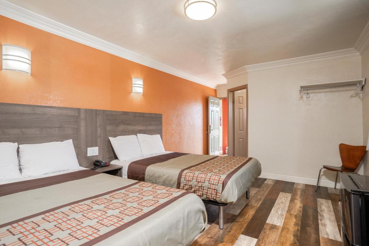 Economy Inn Hollywood — photo 11