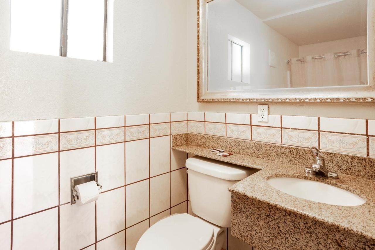 Economy Inn Hollywood - 3