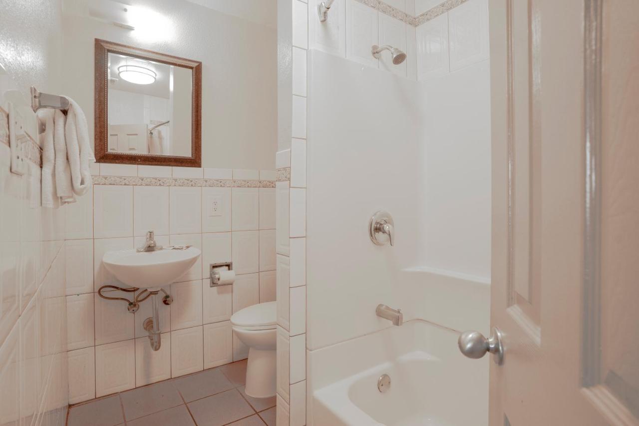 Economy Inn Hollywood — photo 15