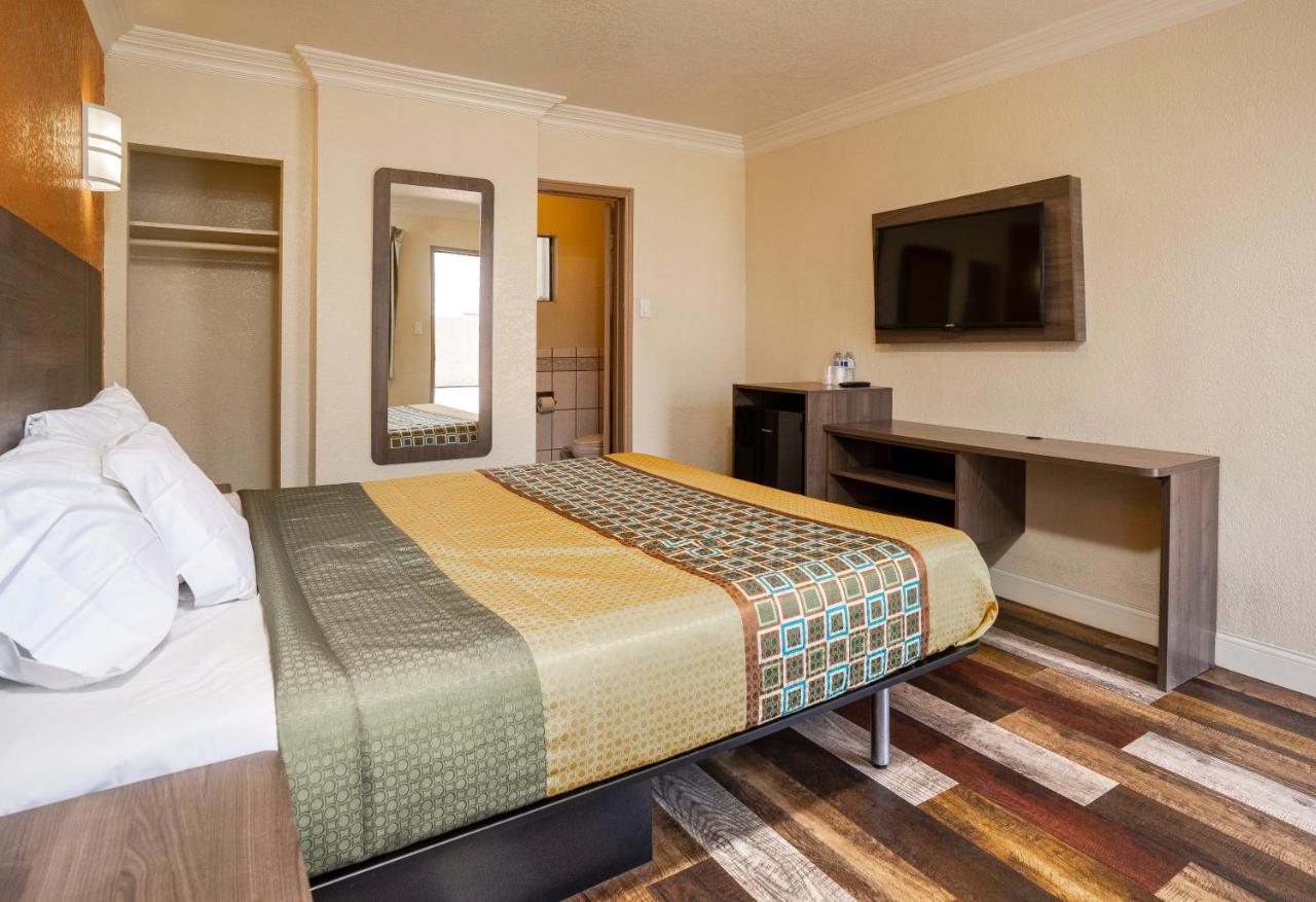 Economy Inn Hollywood — photo 19