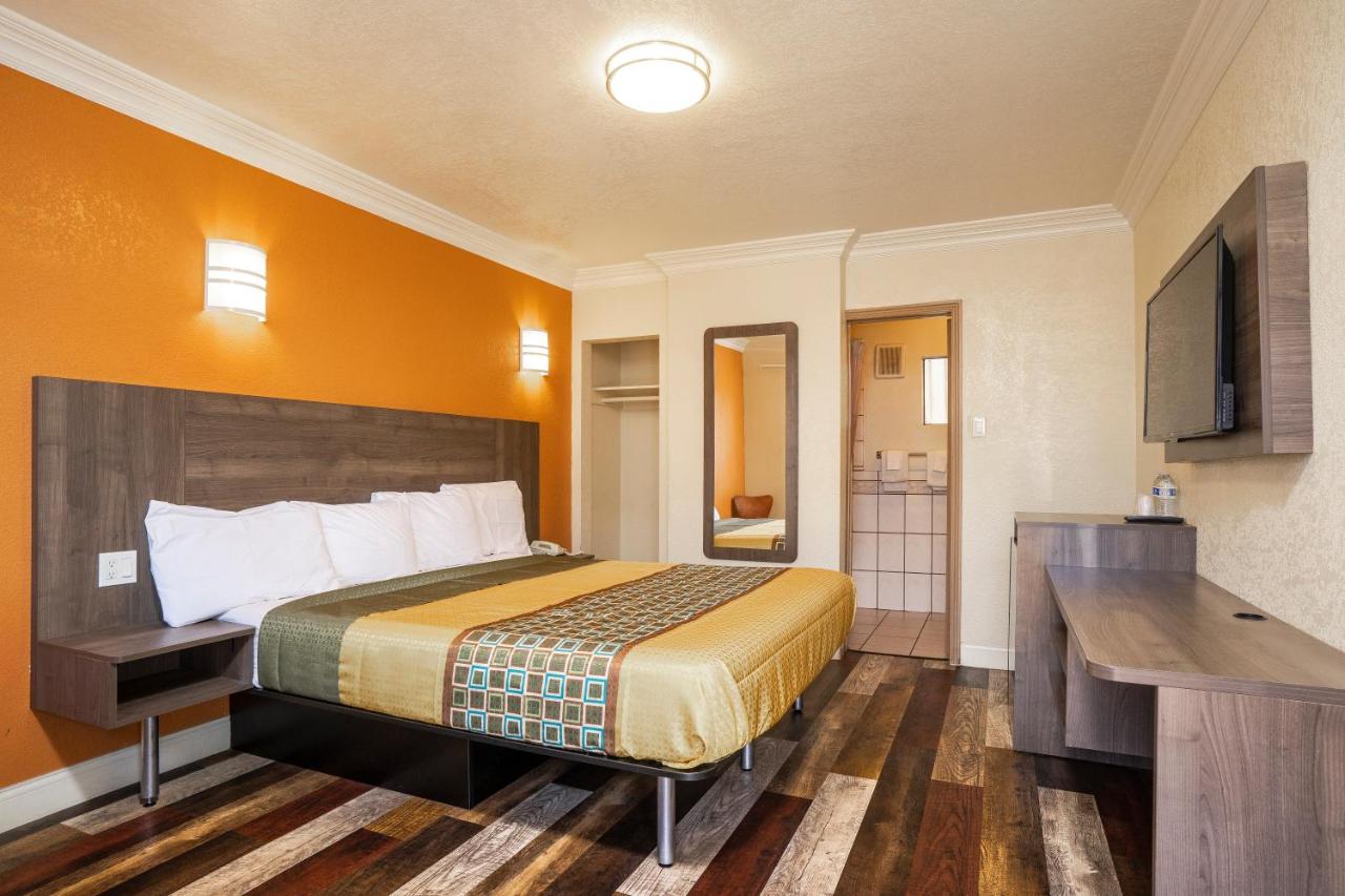 Economy Inn Hollywood — photo 20