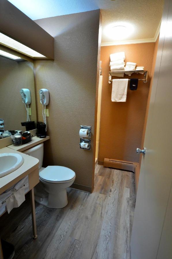 Viking Arms Inn - Ludington — photo 3