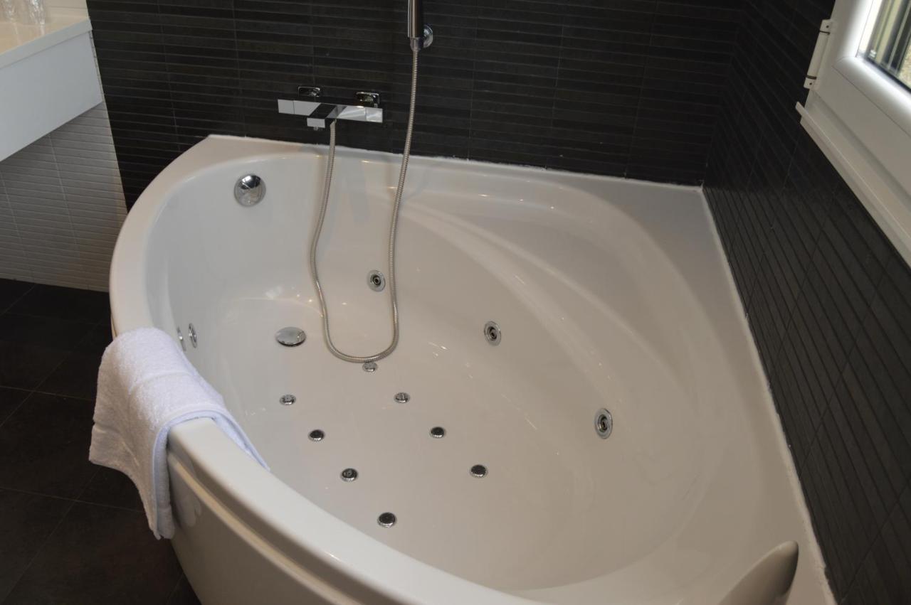 Guesthouse PENSIÓN SUITES CAMIÑO NORTE, Villalba, Spain ...