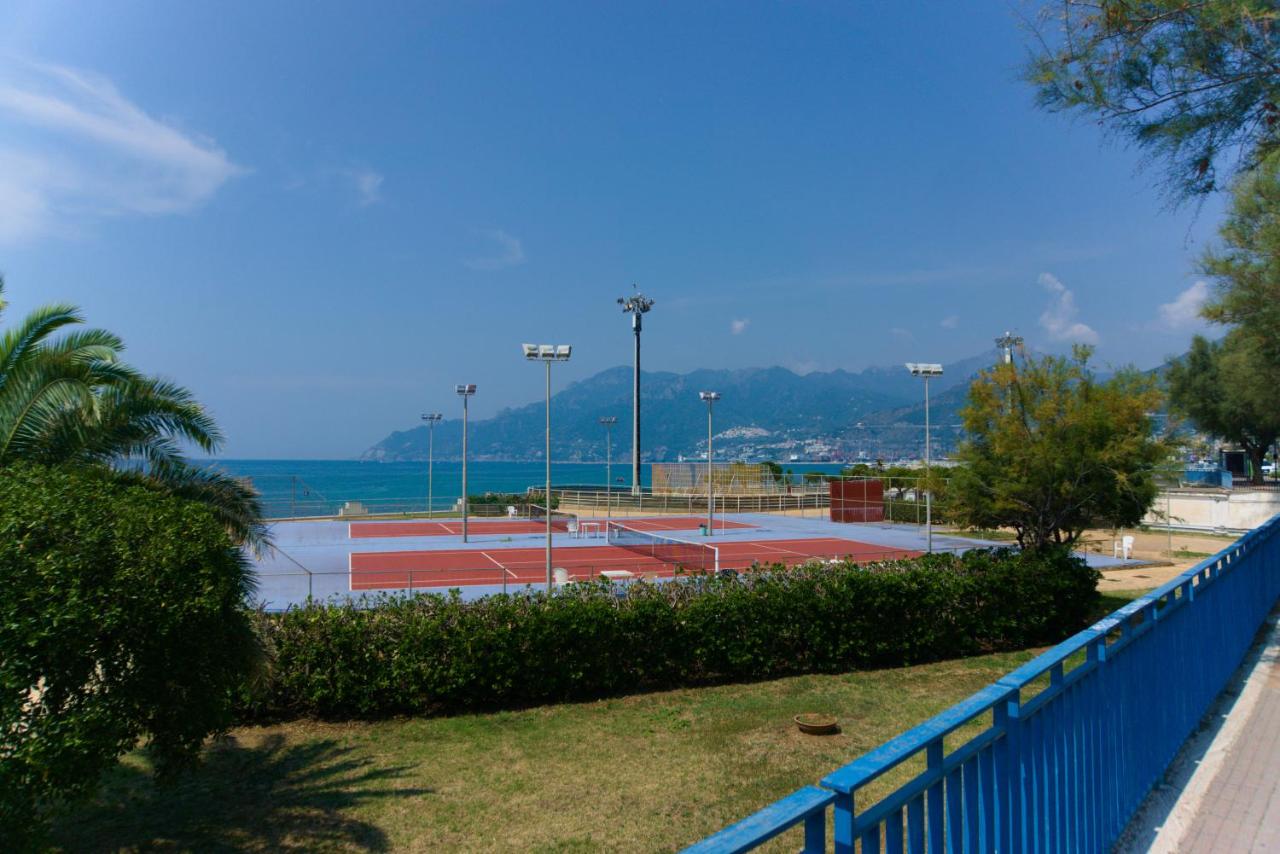 Tennis court: Neverending Sea Luxury Apartment in Salerno Center