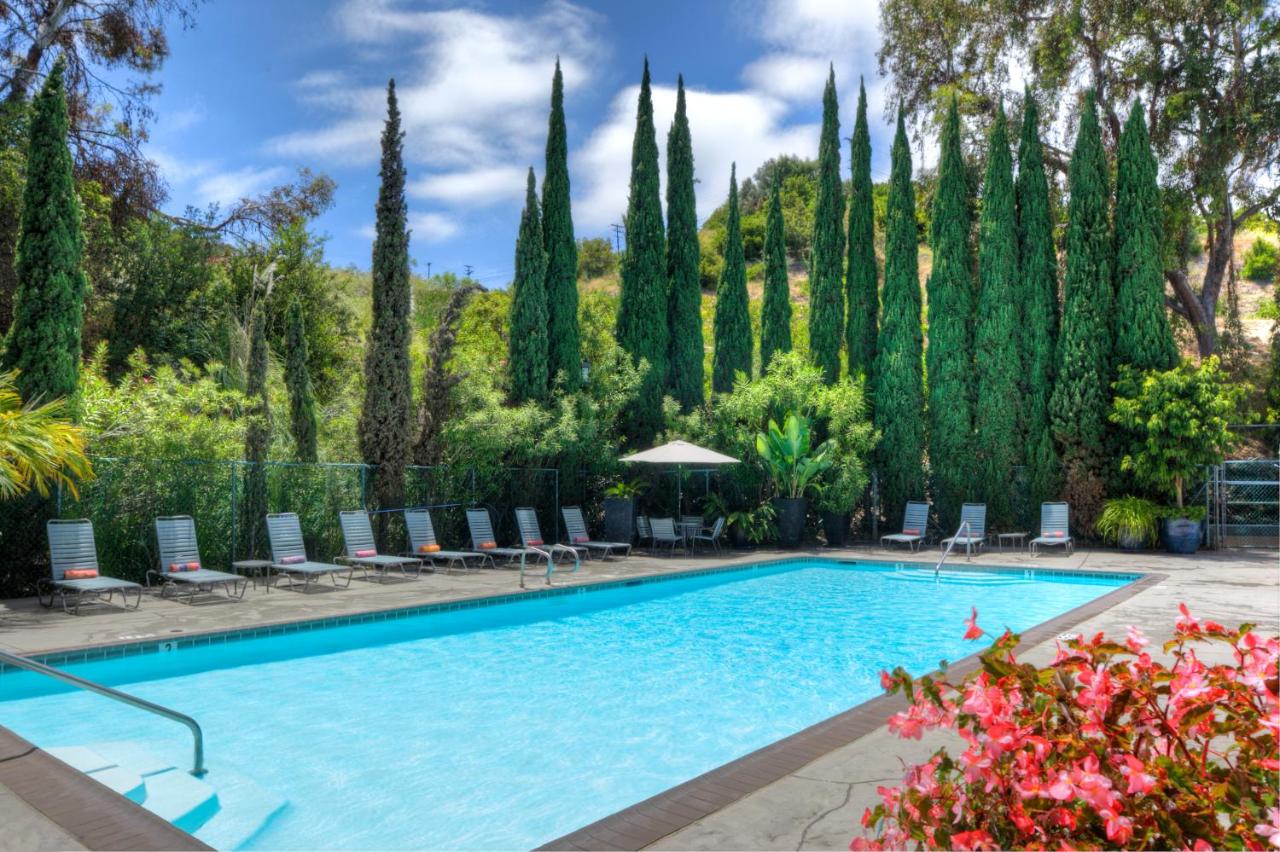 Heated swimming pool: Days Inn by Wyndham San Diego Hotel Circle