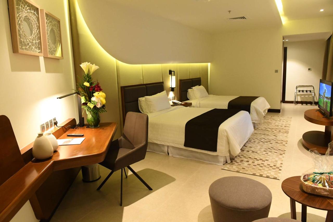 Arch Hotel photo