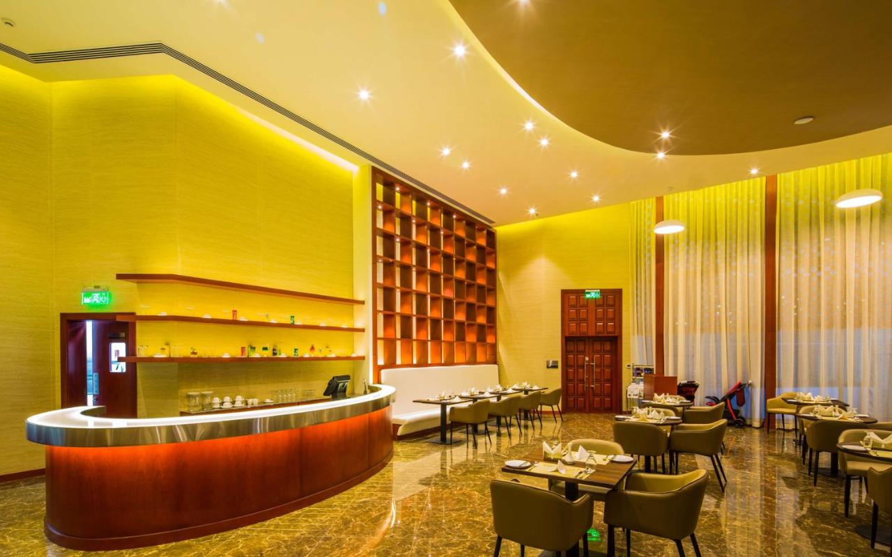 Arch Hotel photo
