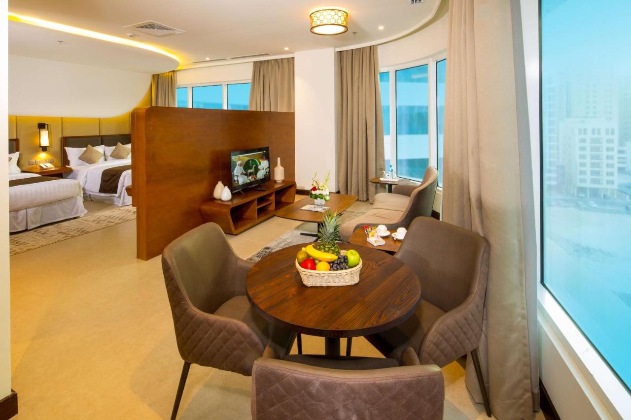 Arch Hotel photo