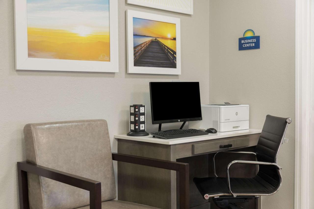 Days Inn & Suites by Wyndham Athens photo
