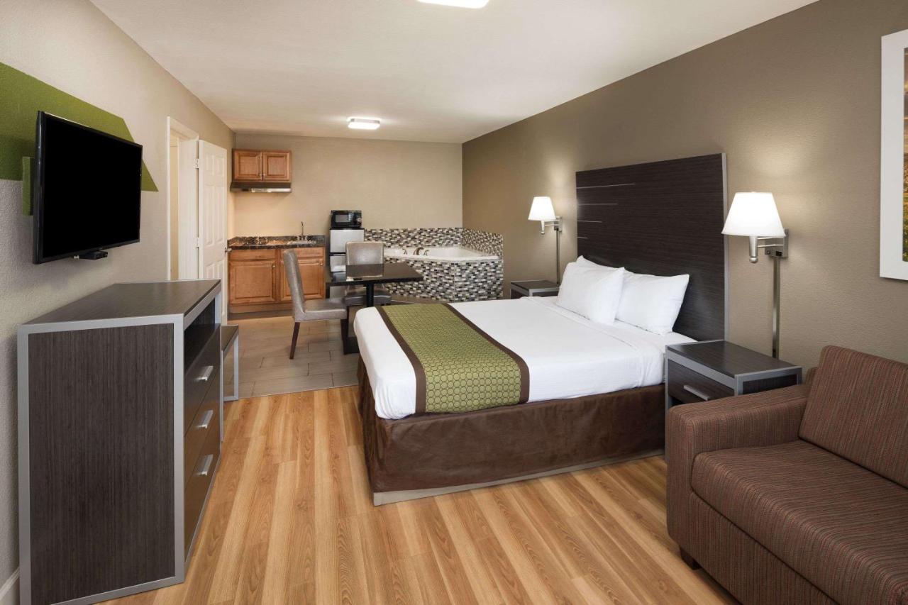 Days Inn & Suites by Wyndham Athens photo