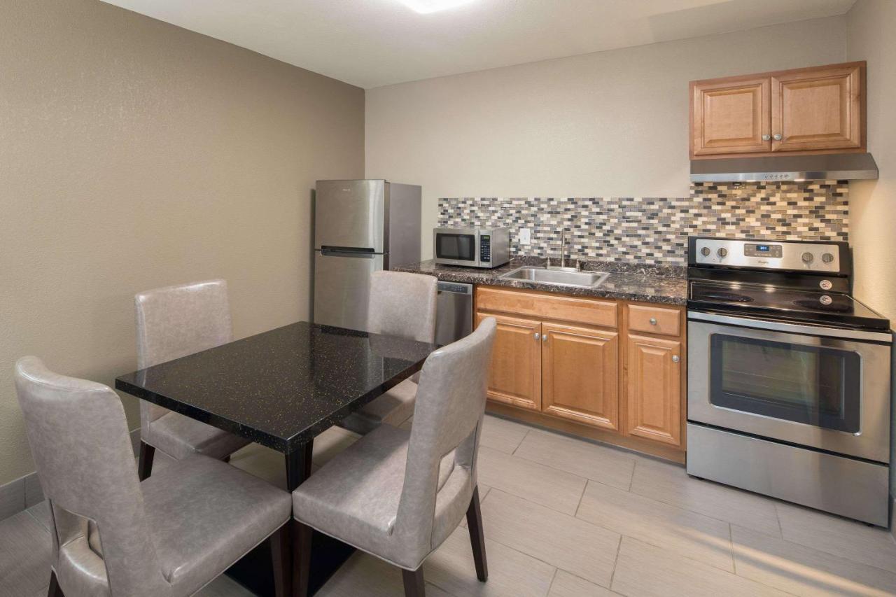 Days Inn & Suites by Wyndham Athens photo