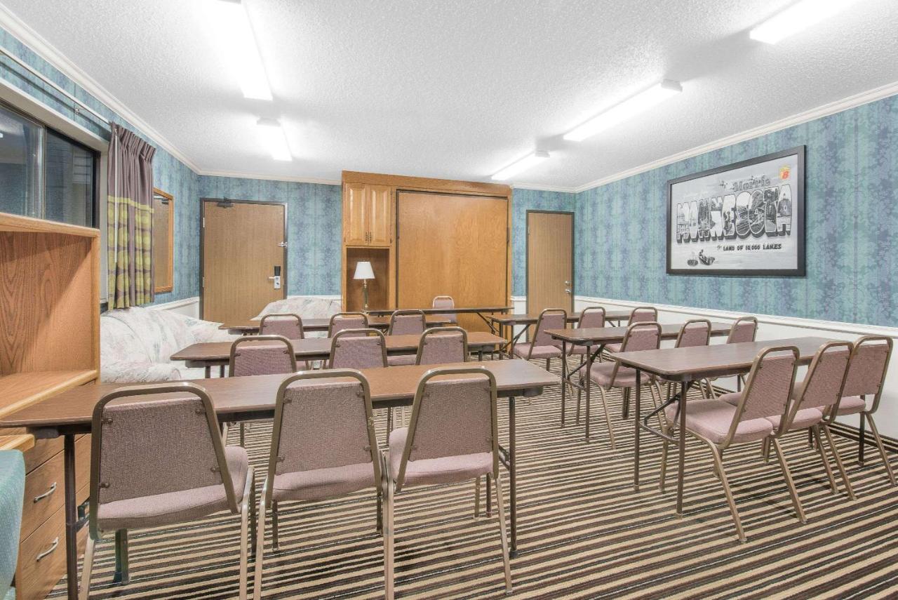 Wrangler Hotel Morris — photo 21