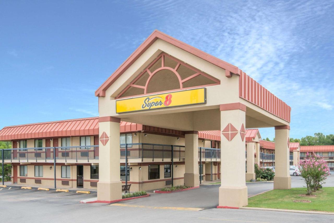 Super 11 Inn — photo 1