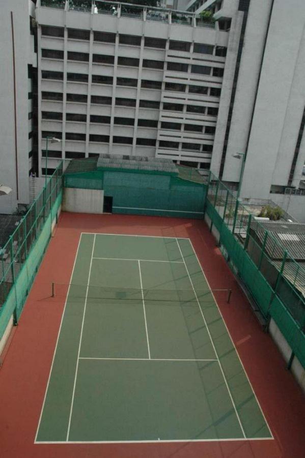 Tennis court: Asia Hotel Bangkok