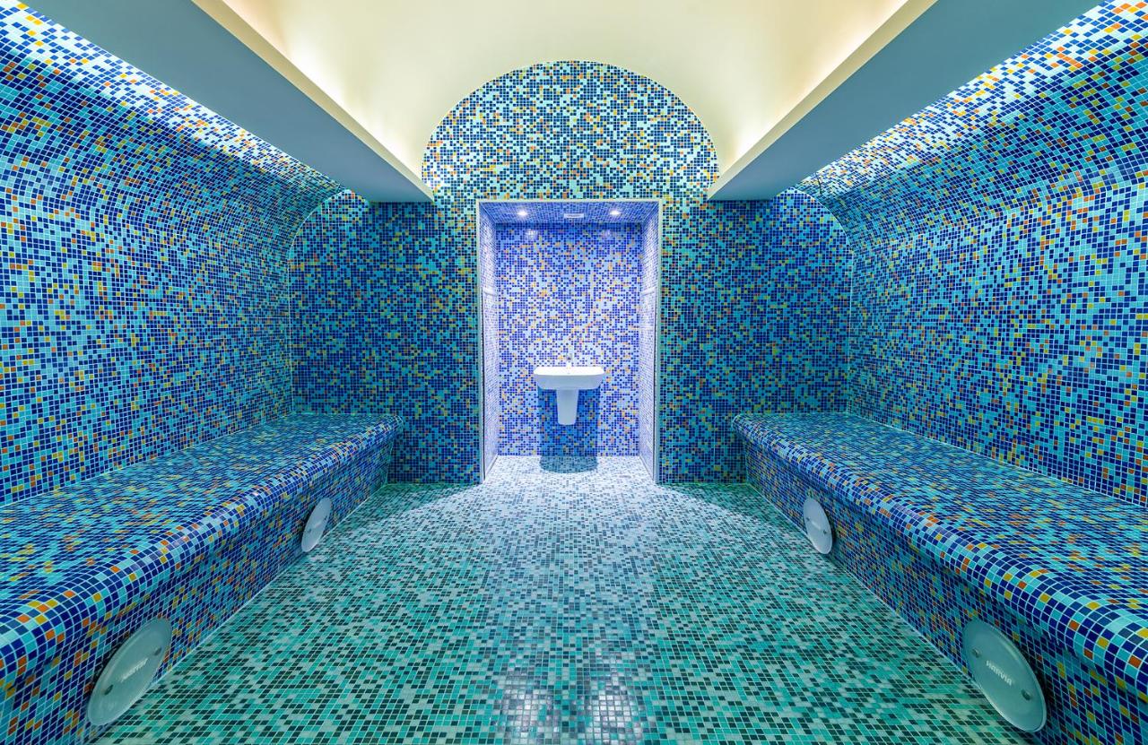 Spa hotel: The Grand Gloria Hotel