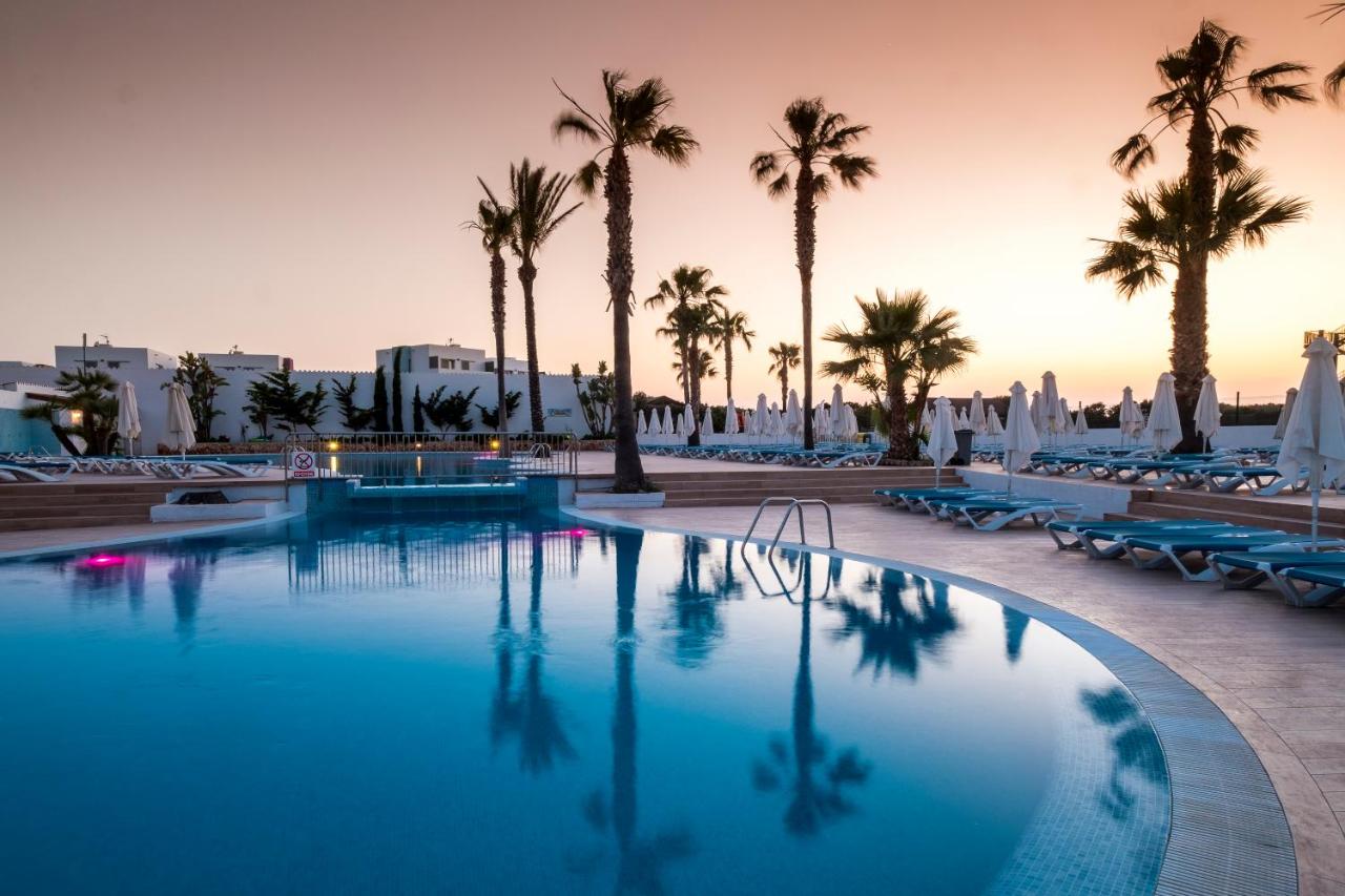 Marinda Garden Aparthotel, Calan Bosch, Spain - Booking.com