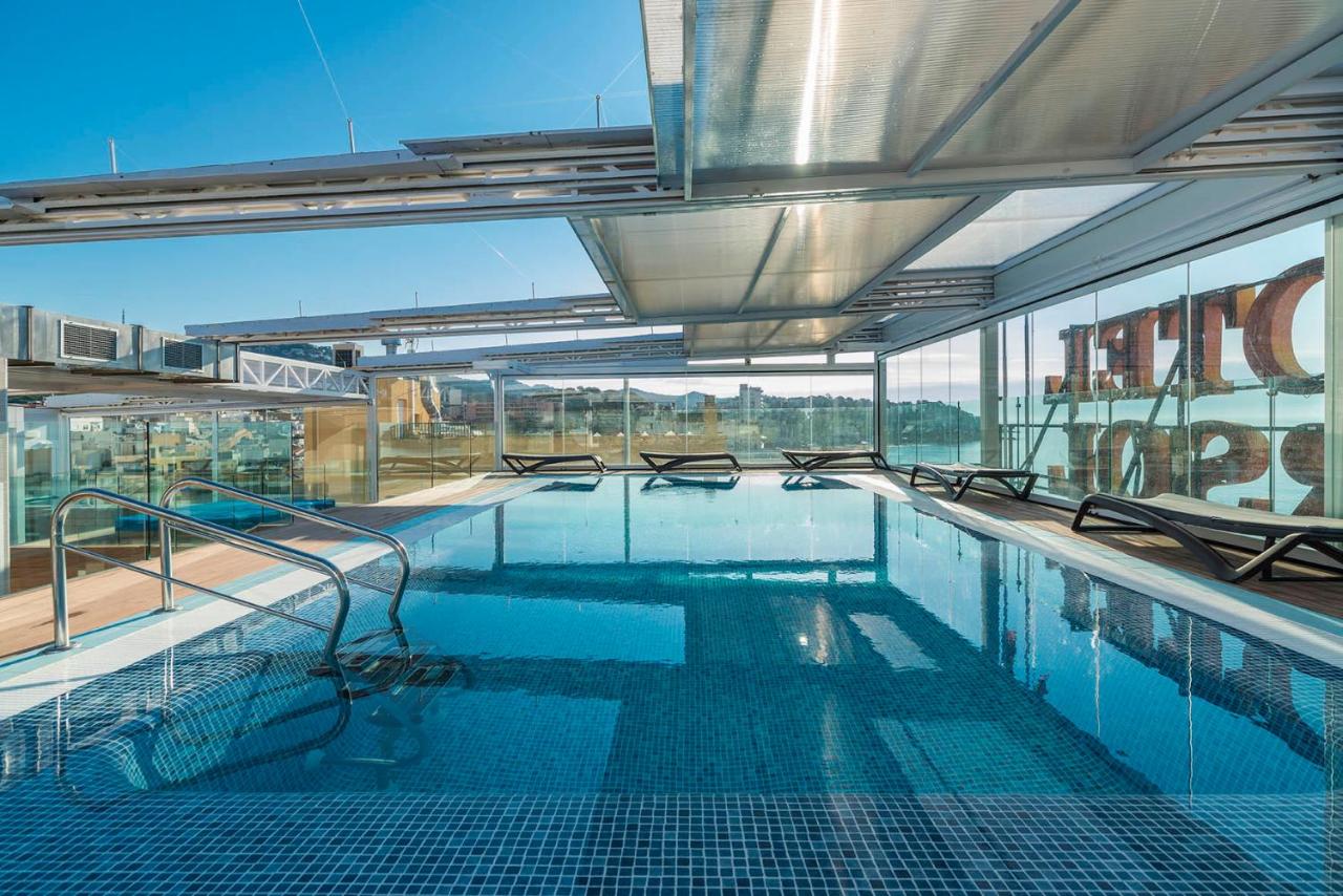Heated swimming pool: Hotel Marsol