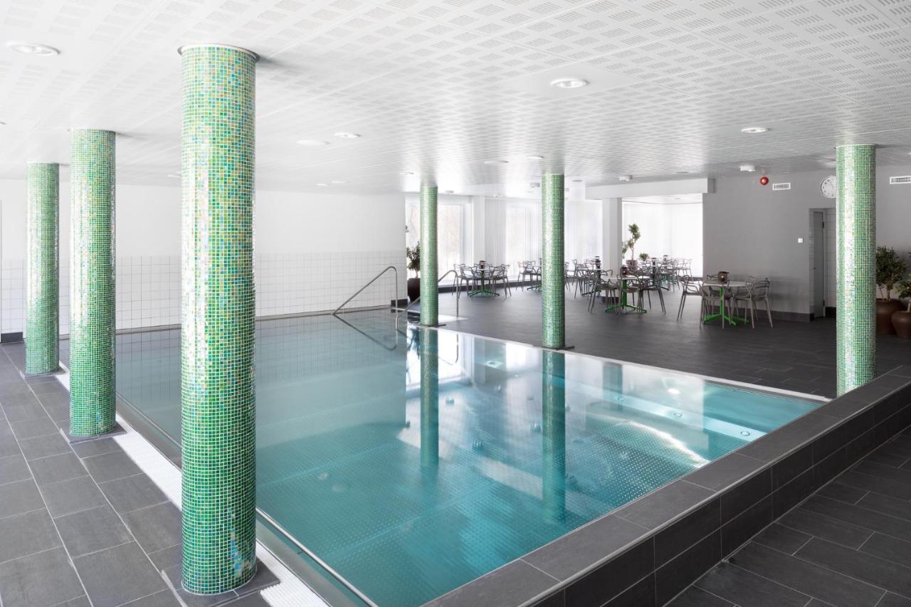 Heated swimming pool: Medlefors Hotell & Konferens