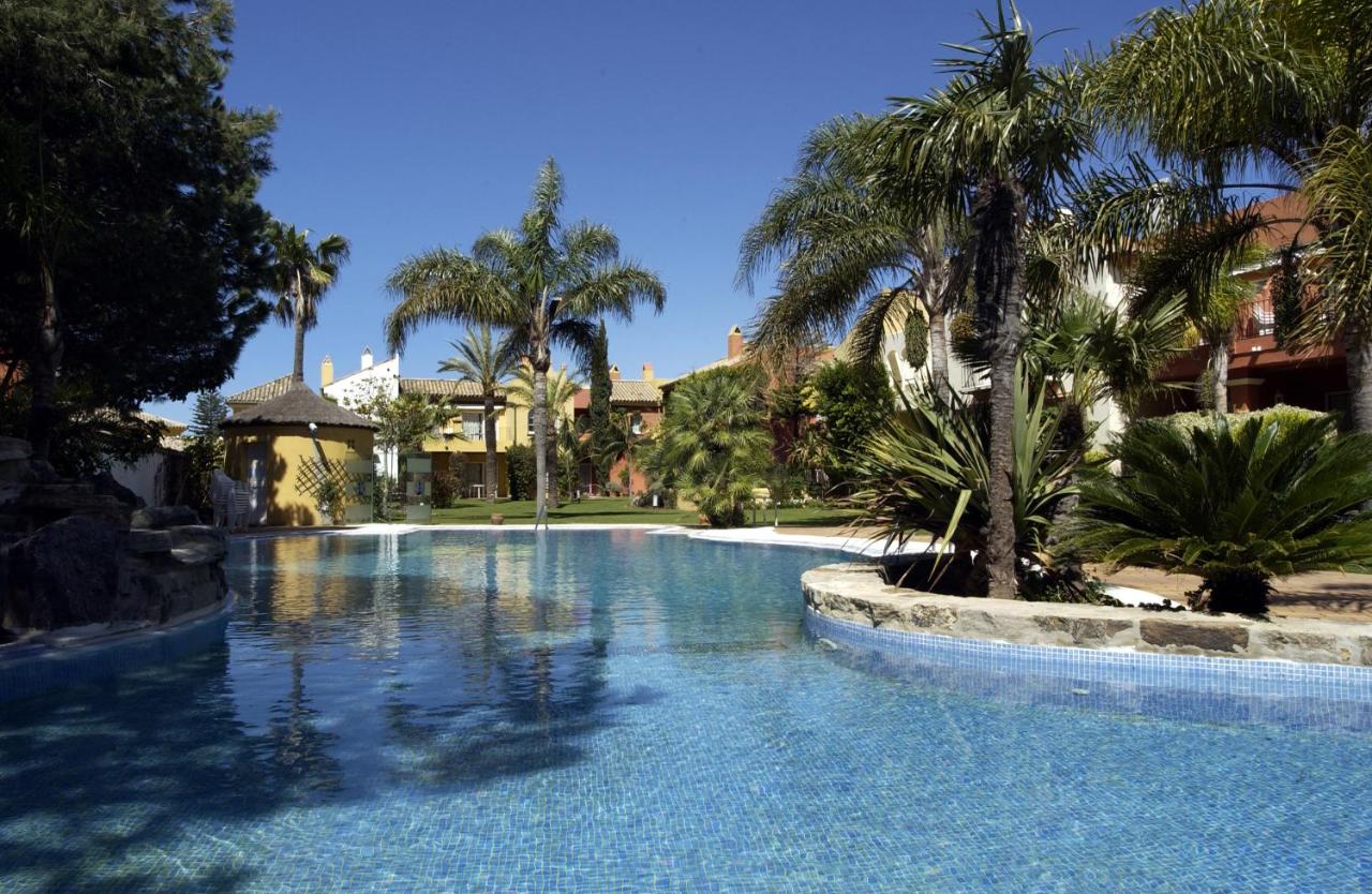 Heated swimming pool: Apartamentos Soho Boutique Vistahermosa