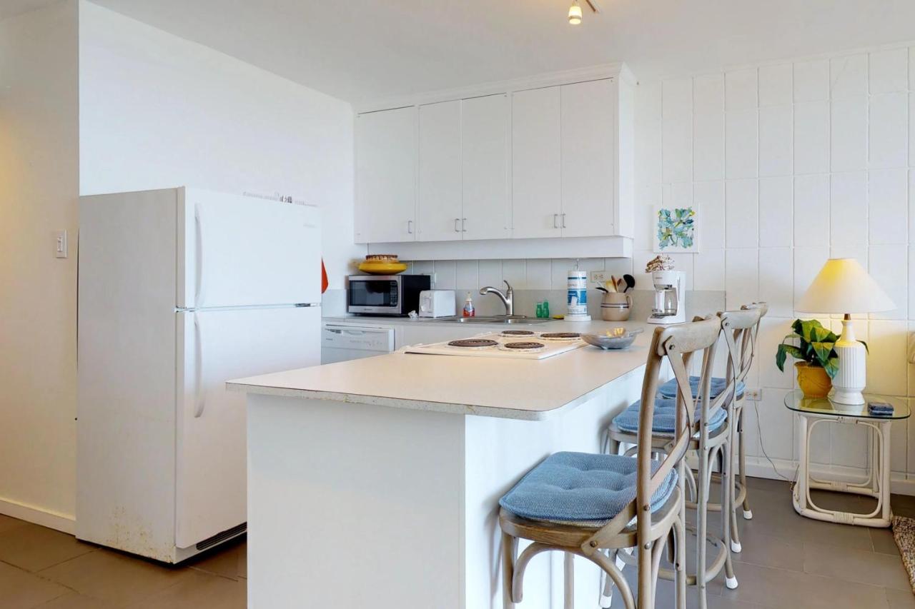 La Playa Condominiums — photo 17