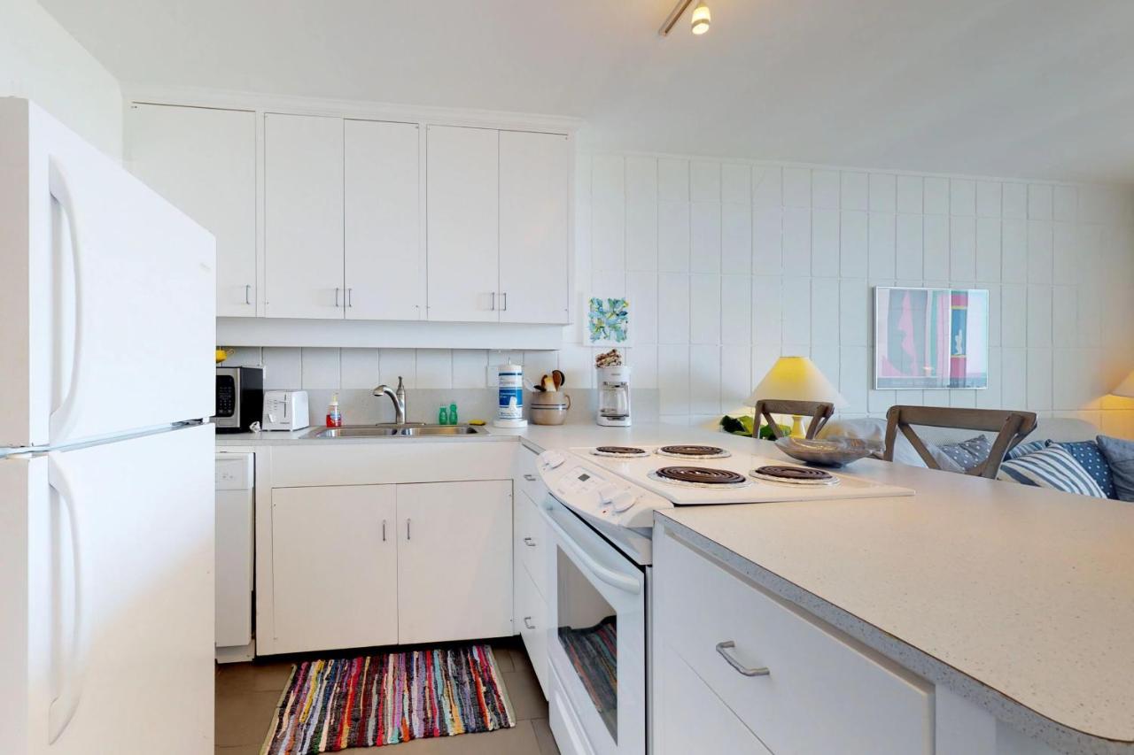 La Playa Condominiums — photo 18
