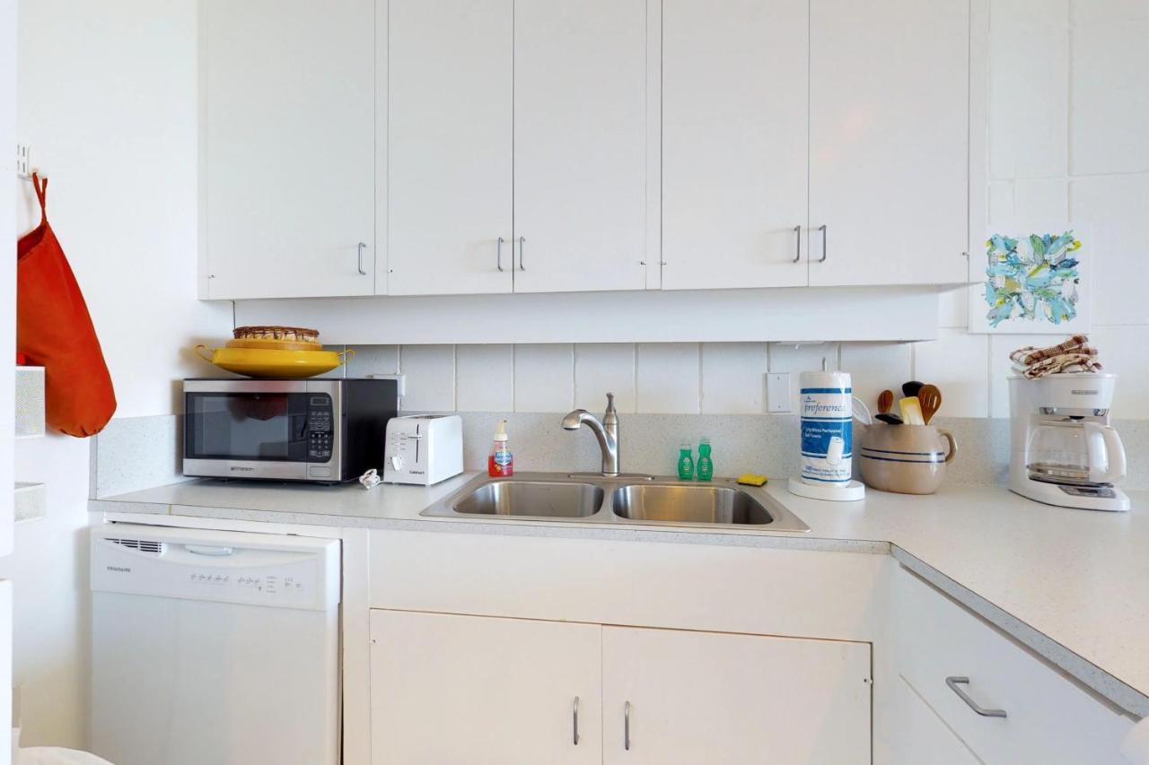 La Playa Condominiums — photo 19