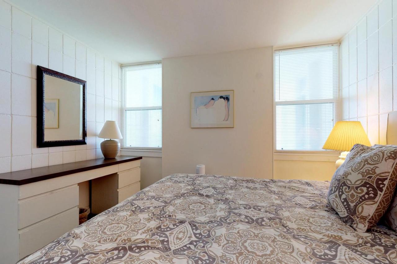 La Playa Condominiums — photo 20
