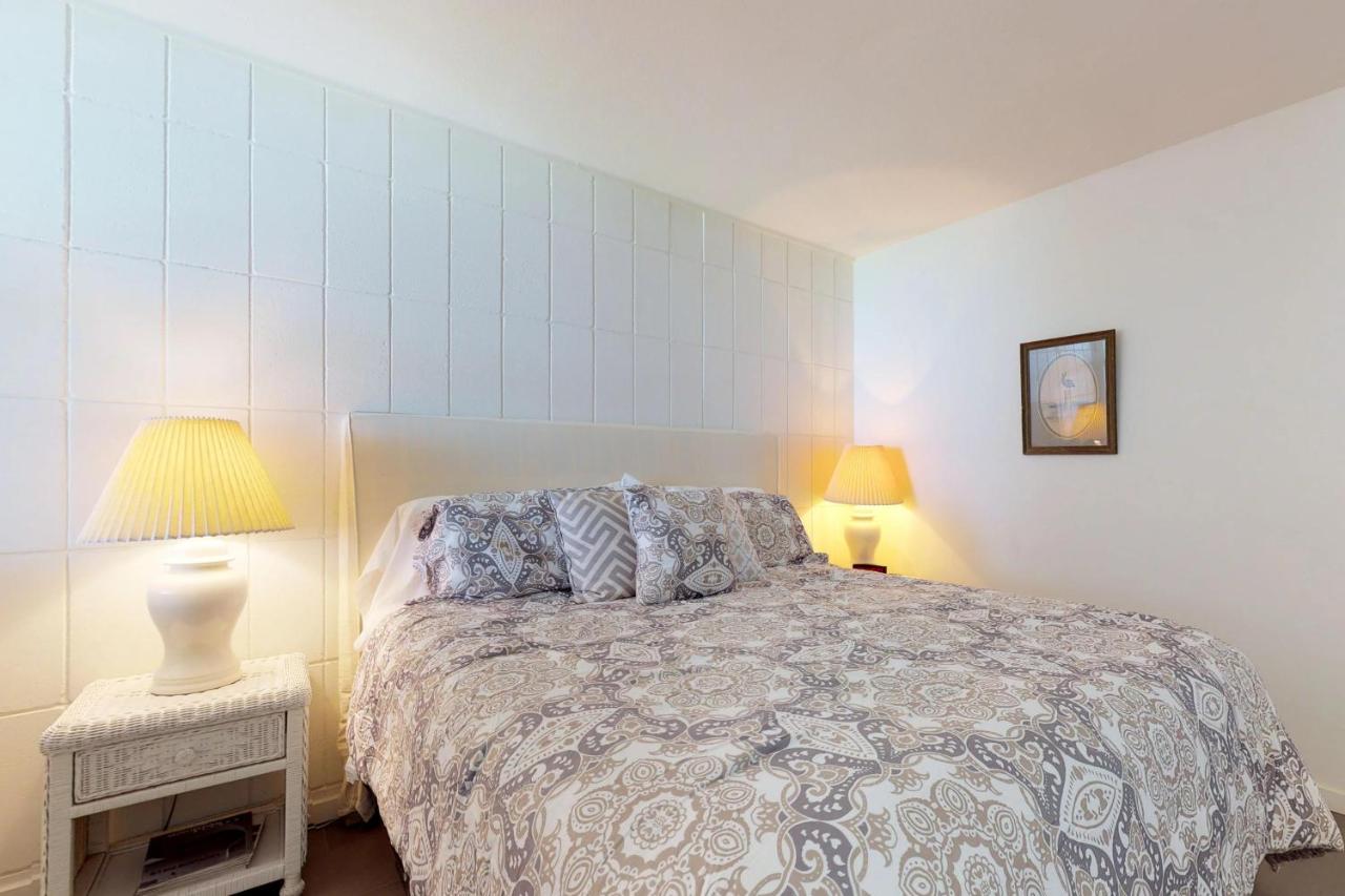La Playa Condominiums — photo 21