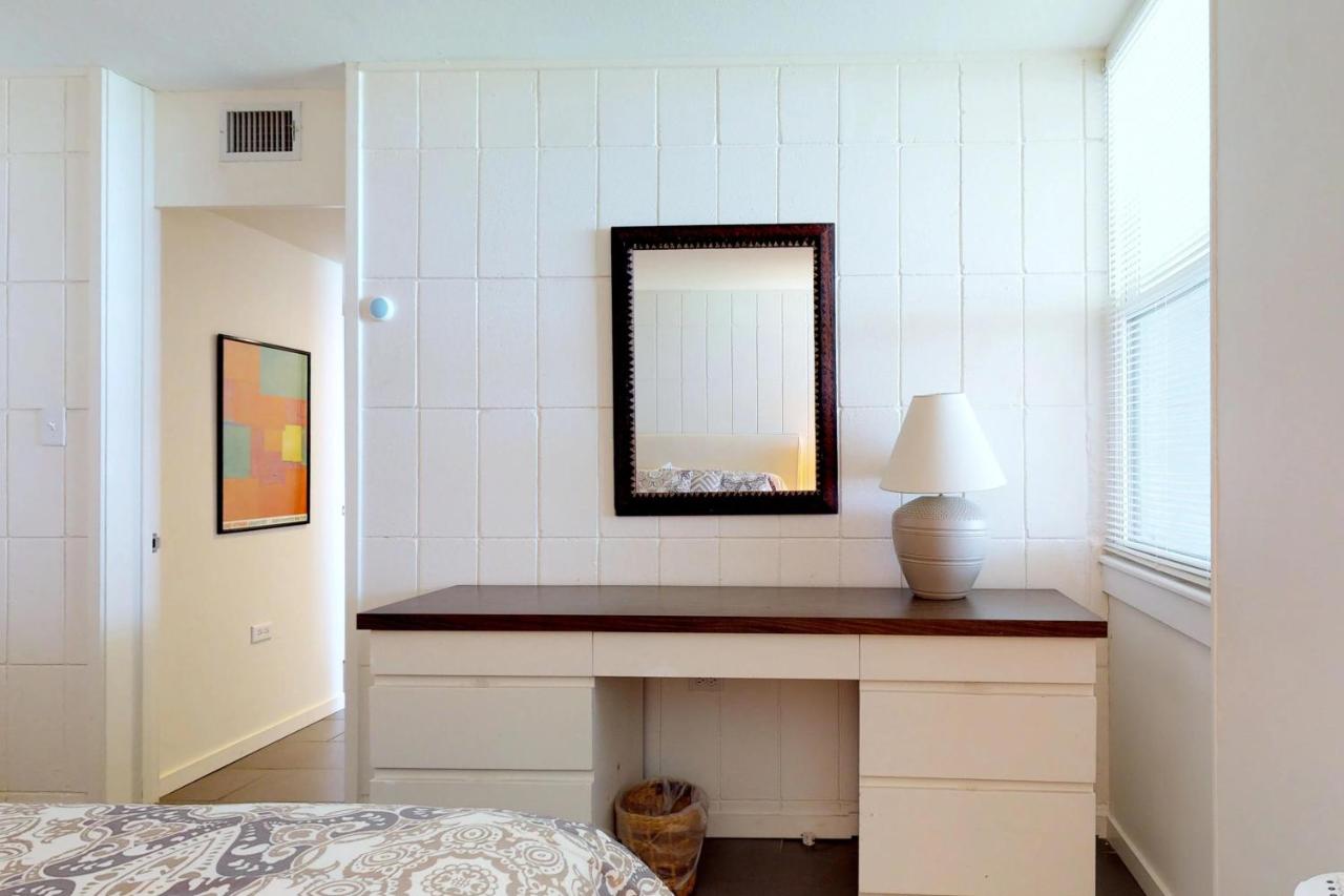 La Playa Condominiums — photo 22