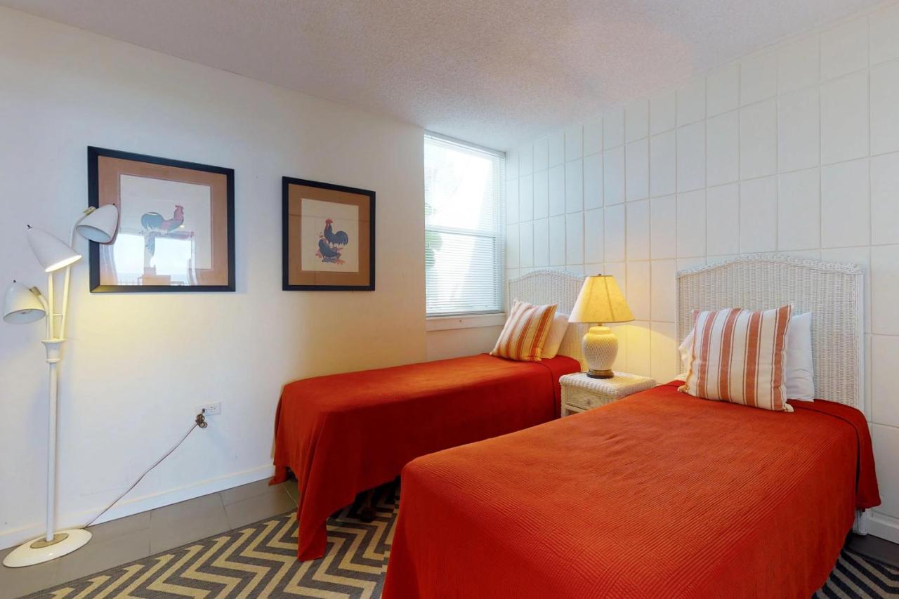 La Playa Condominiums — photo 23