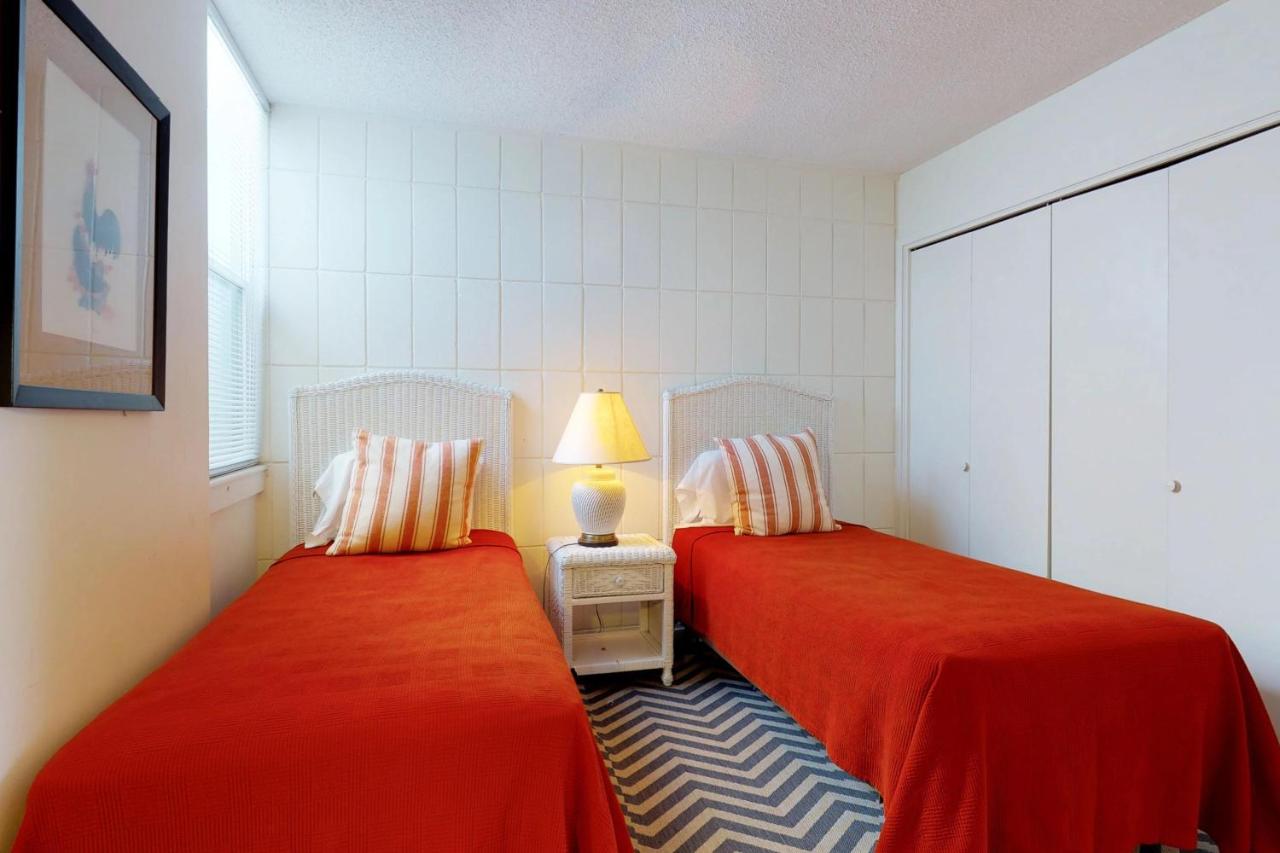 La Playa Condominiums — photo 24
