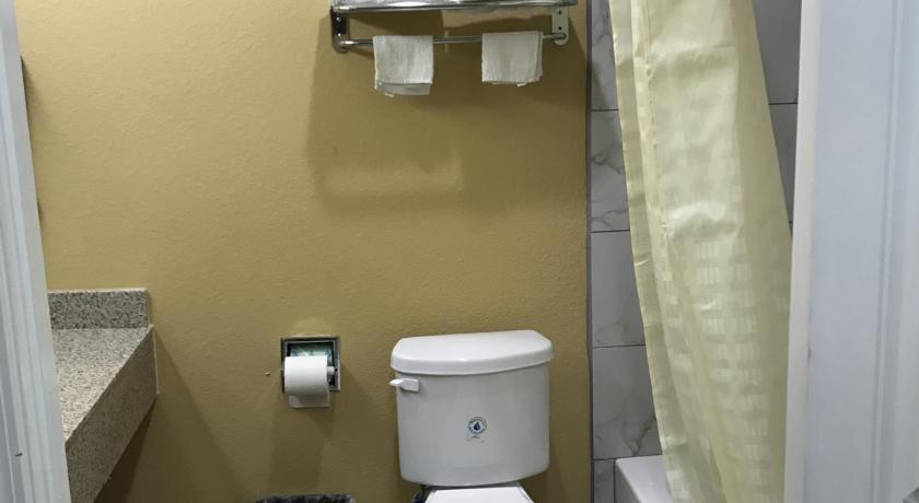 Deluxe Inn — photo 10