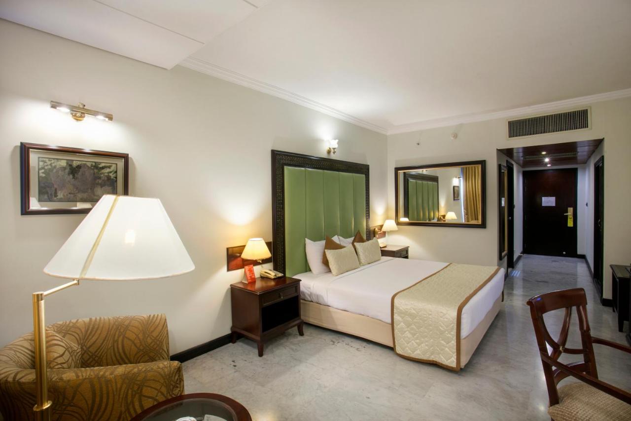 Hotel Sarina photo