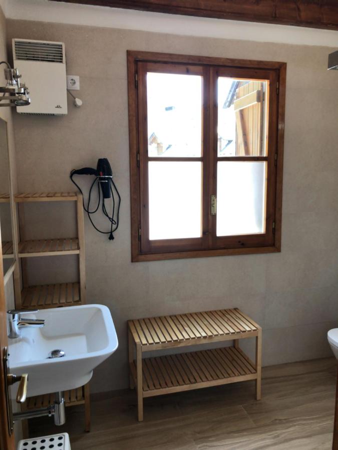 Los Ibones - Escarrilla Ski Lodge, Escarrilla – Precios 2022 ...