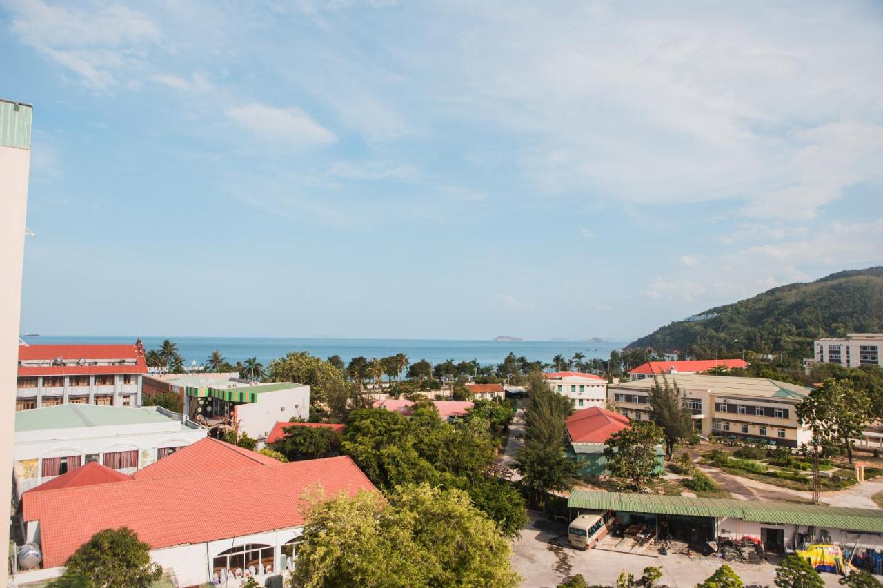 Beach: Triệu Hoàng Hotel