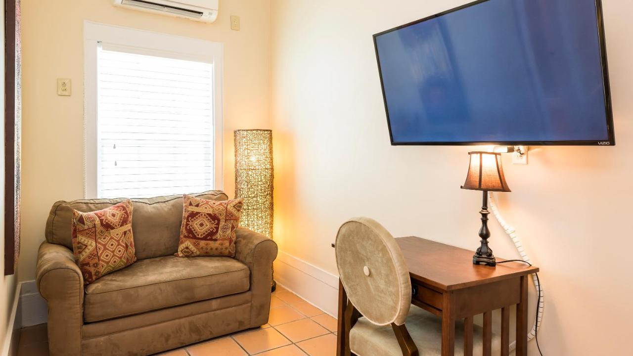 L'Habitation Guesthouse- Adult Exclusive — photo 15